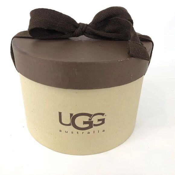 UGG Empty Round Box! Great CONDITION! 6.5" Diameter x 4.25" Height - Picture 1 of 4